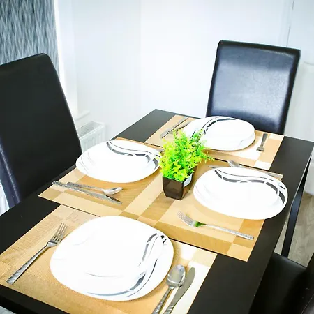 The Wynne House - 3 Bedroom Luxury House With 5 Beds & Free Parking Near City Centre, And A Walking Distance To The Etihad Stadium & Coop Live Arena-3
